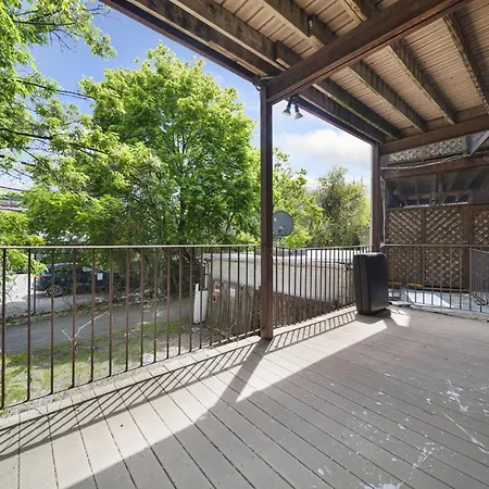 Newly Renovated 2Br1Ba Apt At The Boston City